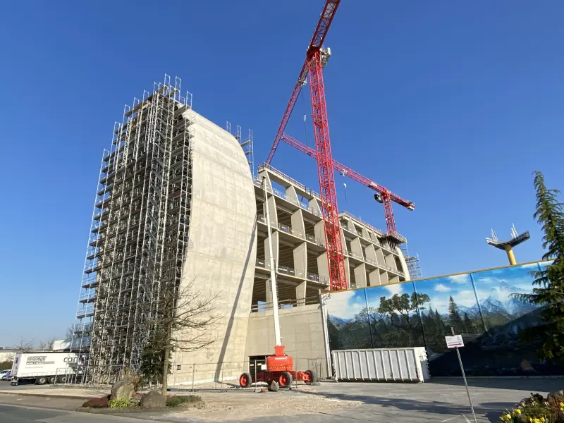 Gekrümmte Betonschale beim Neubau Spartherm Melle